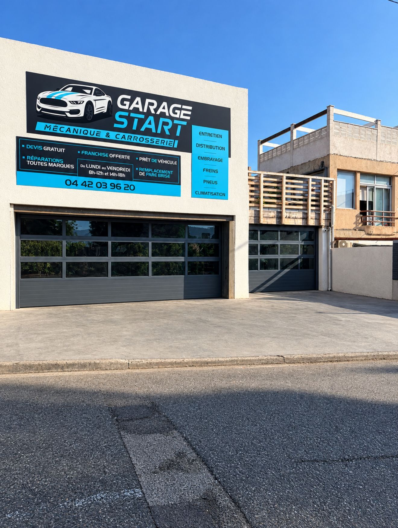 Façade du Garage START au 2 Bis boulevard Valpré à Aubagne, avec l'enseigne mécanique et carrosserie et les portes d'atelier